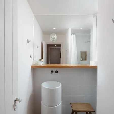 Ramalhete W/ 3 Bdr & Balcony By Lovelystay Apartment