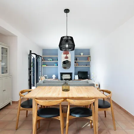 Apartment Ramalhete W/ 3 Bdr & Balcony By Lovelystay *
