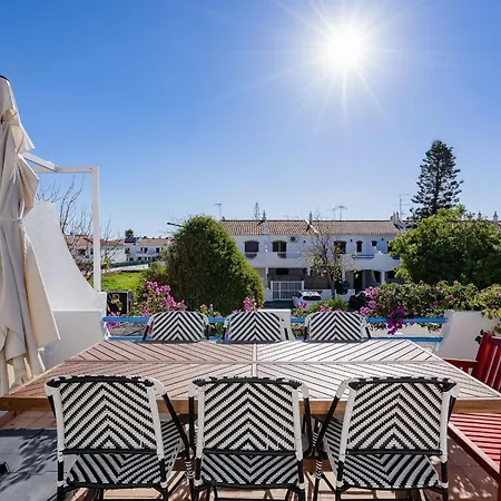Ramalhete W/ 3 Bdr & Balcony By Lovelystay *